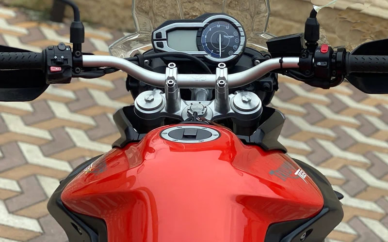 Tiger 800, 2012 год, приборная панель