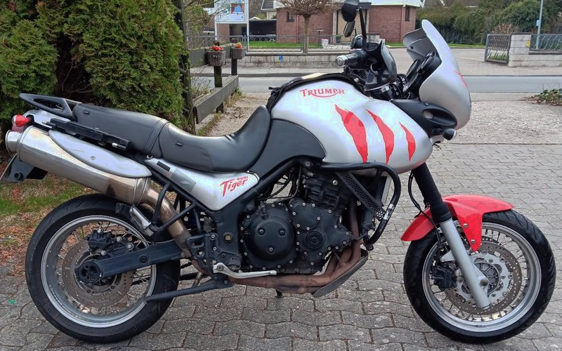 Tiger 955i, 2002 год, вид справа