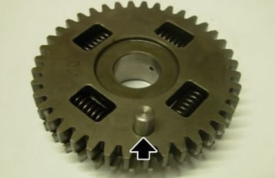 Specific tooling: 020718Y Camshaft gear alignment…