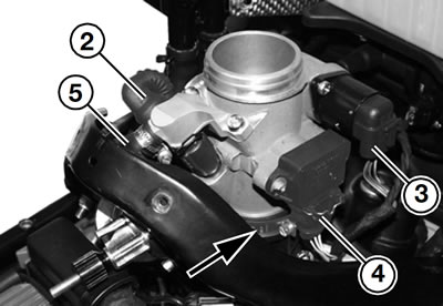Disconnect the plugs for fuel injector (2),…